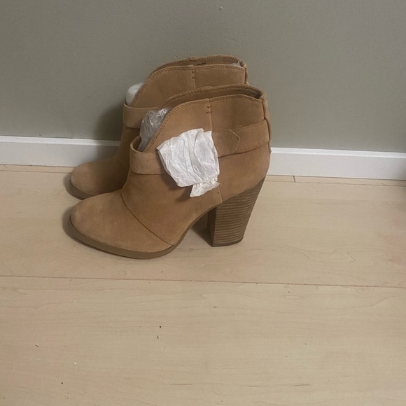 ♦️SOLD♦️SOLD♦️Brand New Boots - Picture 6 of 9